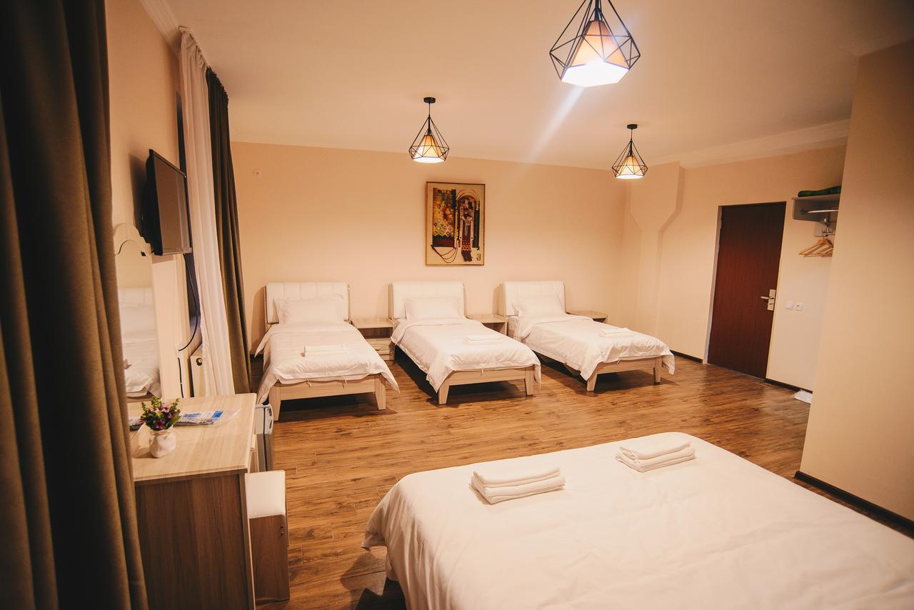 Hotel Sani Кутаиси Екстериор снимка