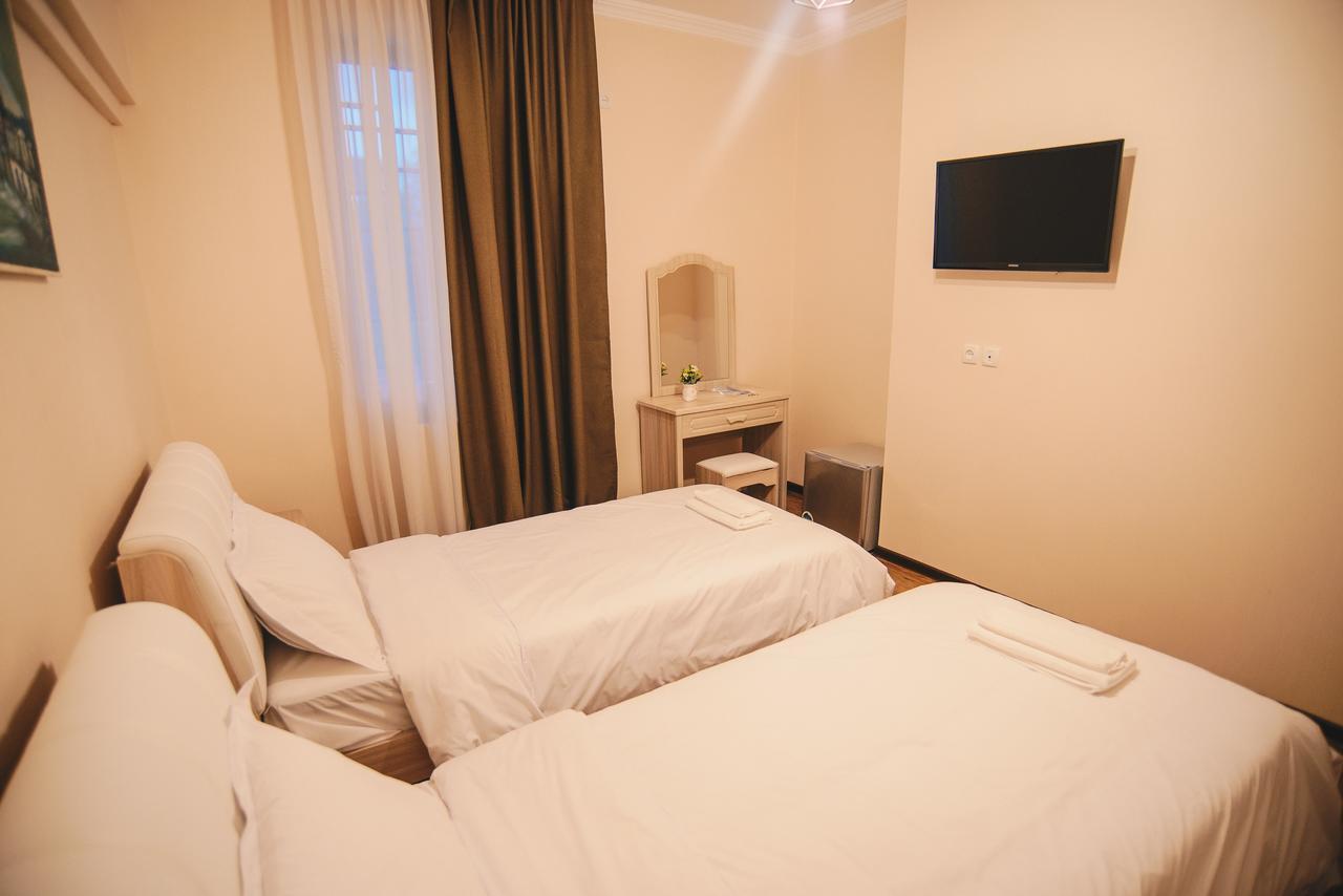 Hotel Sani Кутаиси Екстериор снимка